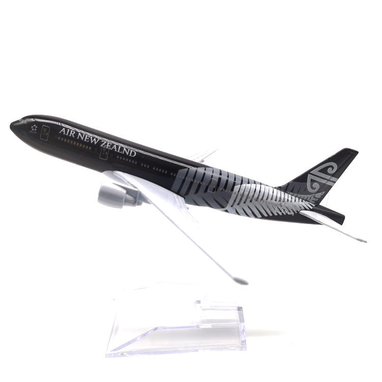 16CM Boeing 77 Airplane Model Toy Ornaments